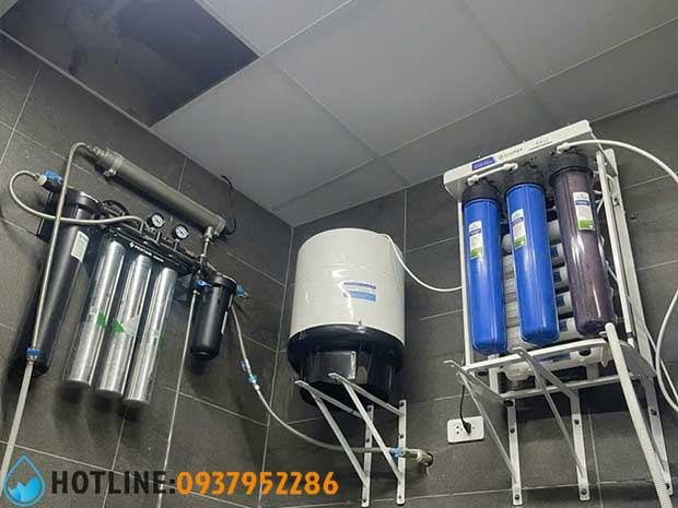 Máy lọc nước RO treo tường, công suất 50 lít/h phục vụ nhà hàng, khách sạn